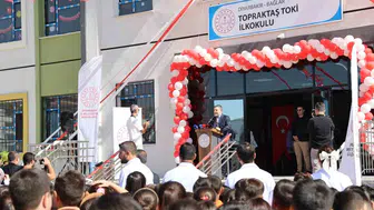 Diyarbakır'da ilk öğretim haftası coşkuyla kutlandı