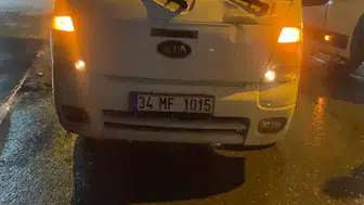 İstanbul'da kamyonet sürücüsü İETT otobüsünün önünü kesti