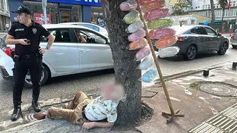 Samsun'da pamuk şekerci alkolün etkisiyle sokakta sızdı