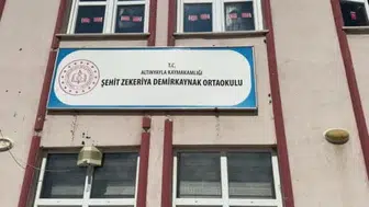 Altınyayla'da öğrenciler ve yöneticiler çevre temizliği yaptı