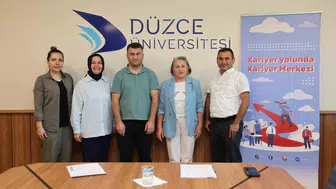 Düzce Üniversitesi'nde yeni öğrenciler için kariyer yolculuğu konuşuldu