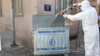 İncirliova'da temiz bir çevre için çöp konteynerleri ilaçlandı