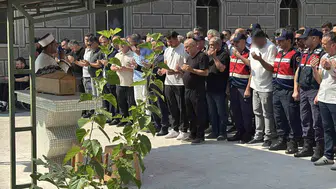 Bartın’da trafik kazası: Bebeğinin tabutunu baba taşıdı