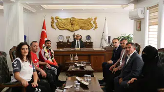 Iğdır Valisi, Akdeniz Oyunları bronz madalyasını kazanan Salih Yıldız’ı ağırladı