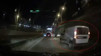 Bursa'da hafif ticari otomobil makas atarak trafiği tehlikeye attı