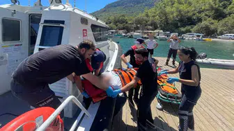 Fethiye açıklarında yaralanan vatandaş için acil tıbbi tahliye yapıldı