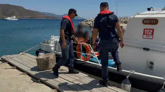 Datça açıklarında sürüklenen deniz araçlarındaki 13 kişi kurtarıldı