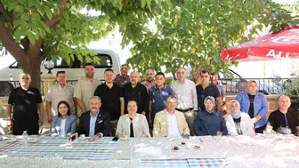 AK Parti'ye katılan yeni üyeler için rozet töreni düzenlendi