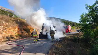 İskenderun'da bir iş makinesi yangında tamamen yandı