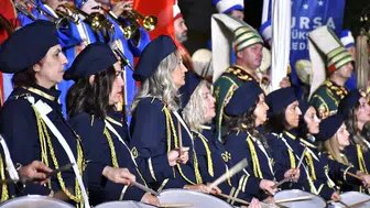Yenişehir'de tarihi buluşma: Osmanlı mehteri ve kadın bandosu sahnede bir araya geldi