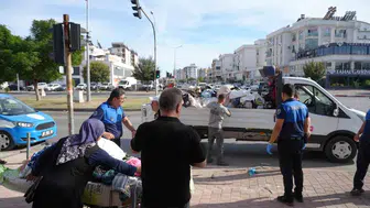 Kepez'de pazarlarda kaldırımlara müdahale ediliyor