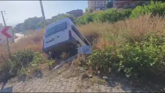 Malatya'da kontrolden çıkan minibüs şarampole devrildi: İki yaralı