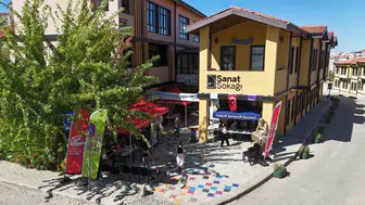 Eskişehir’de seramik sanatına dair önemli buluşma: 4. Fırçanın sırdaki izi sempozyumu başladı