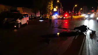 Malatya'da kontrolden çıkan minibüs ağaçla çarpıştı, iki yaralı hastaneye kaldırıldı