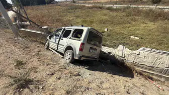Eskişehir'de kontrolden çıkan araç refüje devrildi: 1 kişiye yoğun bakım
