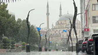 Bolu'da sabah saatlerinde ani sağanak yağmur sürücülere zor anlar yaşattı