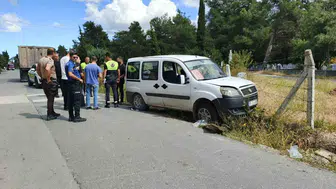 Samsun'da rahatsızlanan dolmuş sürücüsü mezarlığın tel örgüsüne çarptı
