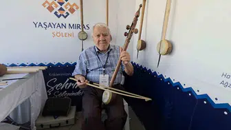 Kütahya'nın rebap ustası ahmet bitirim geleneği yaşatıyor