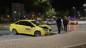 Kayseri'de trafik kazası: Ticari taksi ve otomobil çarpıştı, 1 kişi yaralı