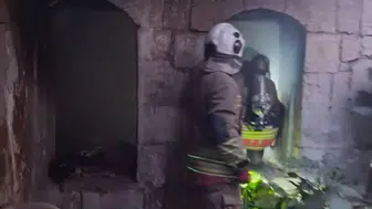 Antakya'da metruk binadaki yangın hızlıca kontrol altına alındı