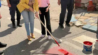 Çocuklar okul çevresinde yaya yolunu güzelleştirdi