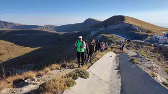 Nemrut kalderasında doğaseverlerin buluşması: 30 kilometrelik çanak yürüyüşü