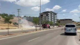 Şırnak'ta yol kenarındaki yangın hızlıca kontrol altına alındı