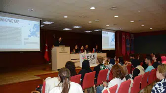 Anadolu Üniversitesinde gelen değişim öğrencileri için oryantasyon toplantısı