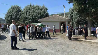 Alanya'da sığ suya dalarak hayatını kaybeden bir babanın cenazesi defnedildi