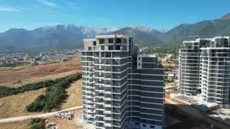 İnşaat işçileri Denizli'de 4 aydır ödemelerini alamayınca çatıya çıktı