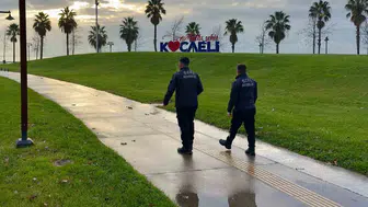 Kocaeli zabıta ekipleri hem denetim hem de sosyal destek sunuyor