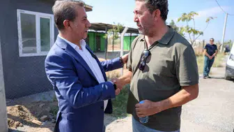 Emre Kınay, Aydın'daki hayvan barınağını ziyaret ederek projeyi övdü