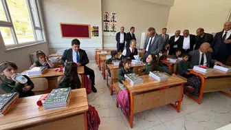 Hakkâri'de yeni eğitim yılı başladı: 60 bin 712 öğrenci ders başı yaptı