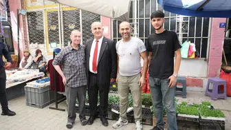 İncirliova Belediye Başkanı Kaya, pazar esnafıyla buluşarak vatandaşların taleplerini dinledi