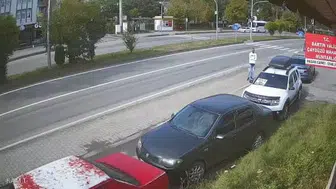 Bartın'da motosiklet kazası: Kırmızı ışık sürücüyü düşürdü