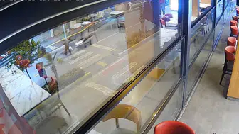 Motosikletin çarptığı yaya ağır yaralandı