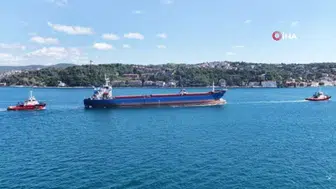 İstanbul Boğazı'ndan geçen hasarlı yük gemisi dronla görüntülendi