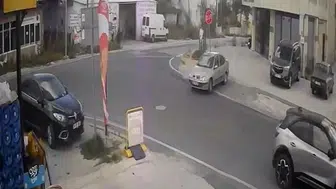Tekirdağ'da geri manevra yapan sürücünün öfkesi 'DUR' tabelasına yöneldi