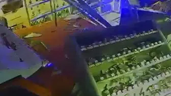 Veresiye alkol talebi reddedildi, kamyonla tekel bayisine daldı