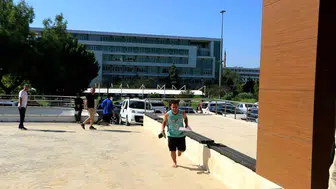 Koşarak sınava gelen aday kapıyı saniyelerle kaçırdı