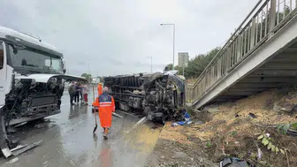 Arnavutköy'de yağışlı havada kaza meydana geldi: 2 yaralı