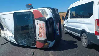 Mardin’de öğrenci servisinin devrilmesi sonucu 13 öğrenci yaralandı