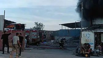 Muratlı Sanayi Sitesi'nde geri dönüşüm tesisinde yangın paniği