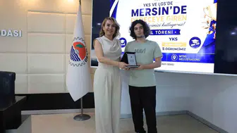 Mersin'deki başarılı öğrencilere ödül verildi