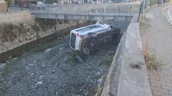 Çorum'da diyaliz hastalarını taşıyan minibüs çaya düştü: 6 yaralı
