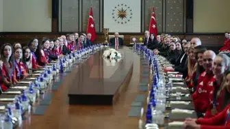Cumhurbaşkanı erdoğan, milli voleybol takımlarını onurlandırdı