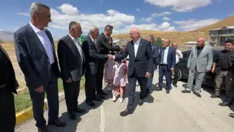 Şemsi Bayraktar Yüksekova'da çiftçilerin sorunlarını dinledi