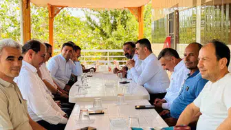 Bünyamin Bozgeyik Gaziantep'te vatandaşlarla bir araya gelerek sorunları dinliyor