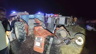 Şanlıurfa'da otomobil ve traktörlerin karıştığı kazada 3 kişi yaralandı