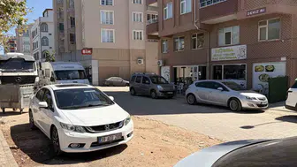Kırklareli'nde direksiyon hâkimiyeti kaybedilen otomobil park halindeki araca çarptı
